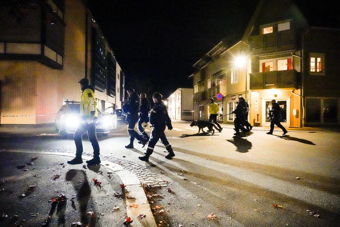 Con arco e frecce fa strage in Norvegia, almeno 4 morti