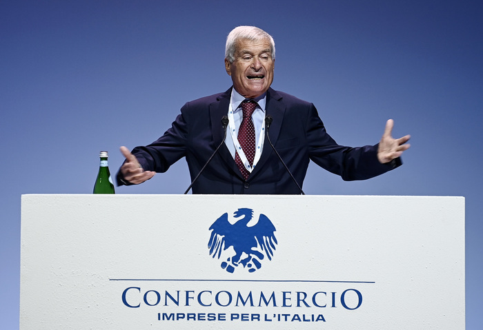 Confcommercio:timori tasse e prezzi frenano famiglie-imprese