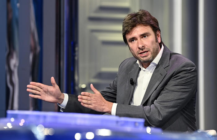 Green pass, Di Battista: ‘Serviva ascolto, sono arrivati i manganelli’