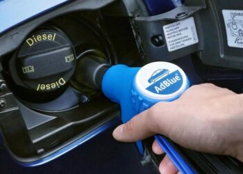 Il caso Adblue, introvabile l’additivo per i diesel: Tir verso il blocco totale