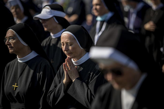 Il lavoro ‘nero’ delle suore, senza orari né contratti