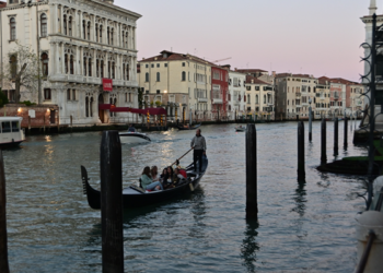 Gli scienziati incontrano gli stakeholder e la scuola per l’informazione sull’innalzamento del mare nella città lagunare