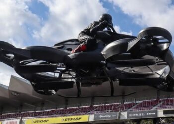 La prima moto volante in vendita in Giappone