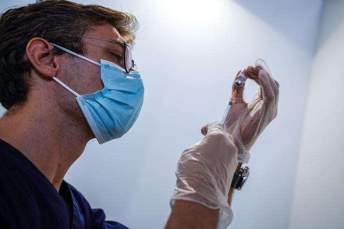 L’Ema dà l’ok alla terza dose per gli immunodepressi