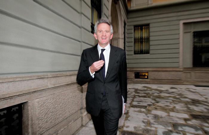 Mediobanca batte consensus, utile trimestre a 262 milioni