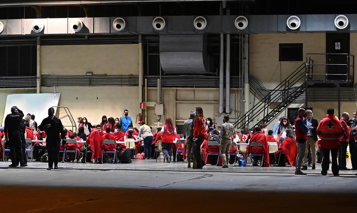 Migranti: Spagna, riforma regolarizza 15.000 giovani