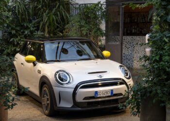 Mini, quel fenomeno pop in festa da 20 anni