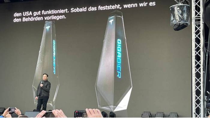 Nuova iniziativa eccentrica di Musk, birra ispirata a Tesla