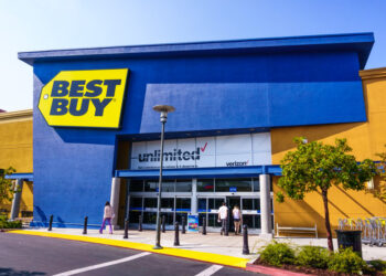 Prospettiva azioni Best Buy: Piper Sandler vede un rialzo a $155