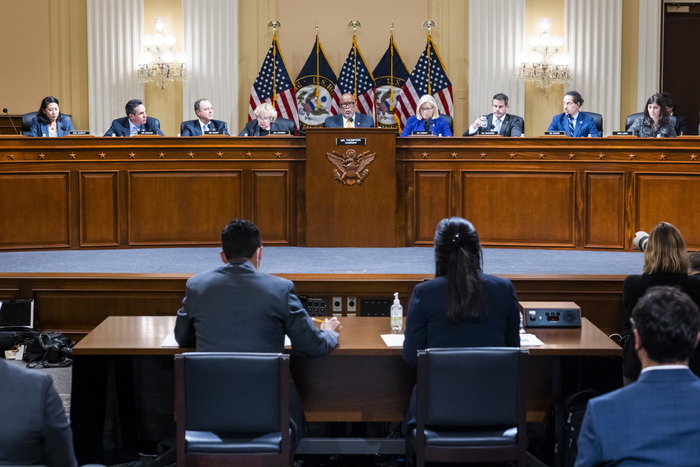 Steve Bannon accusato di oltraggio al Congresso