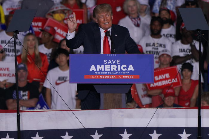 Trump, revocare Pulitzer a Wp e Nyt per inchieste su Russiagate