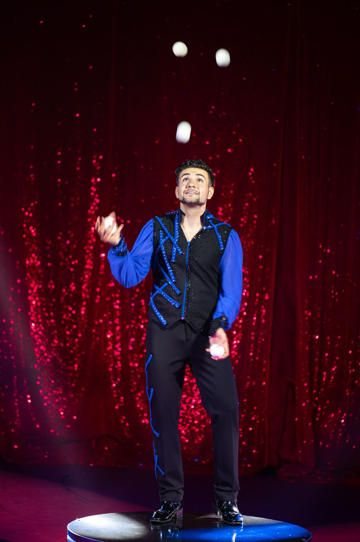 IL PUBBLICO MILANESE PROMUOVE UN NUOVO MODO DI FARE IL CIRCO