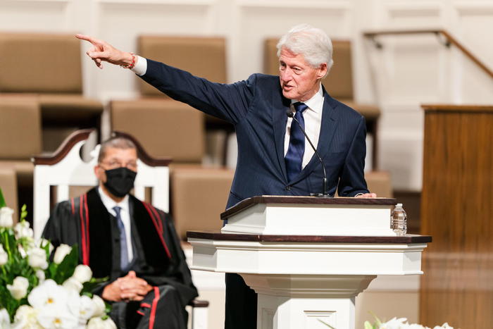 Usa: Bill Clinton dimesso dall’ospedale in California