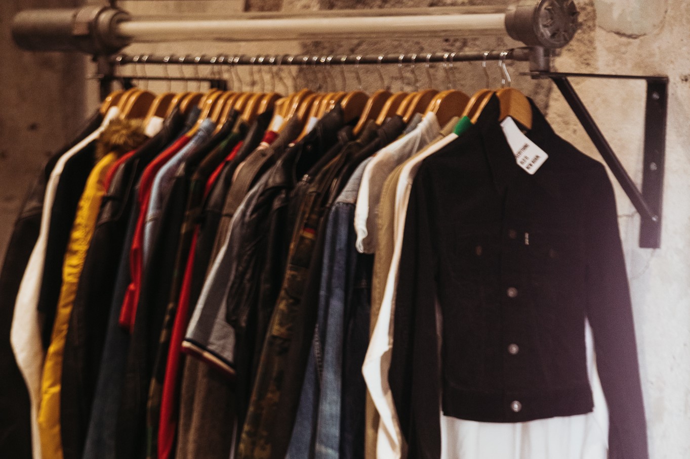 Torna Retrograde, il garage sale di East Market dedicato all’abbigliamento vintage