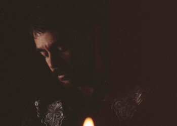 Dopo le sue intense performance a X Factor 2021, PHILL REYNOLDS PUBBLICA IL NUOVO SINGOLO “WORLD ON FIRE”