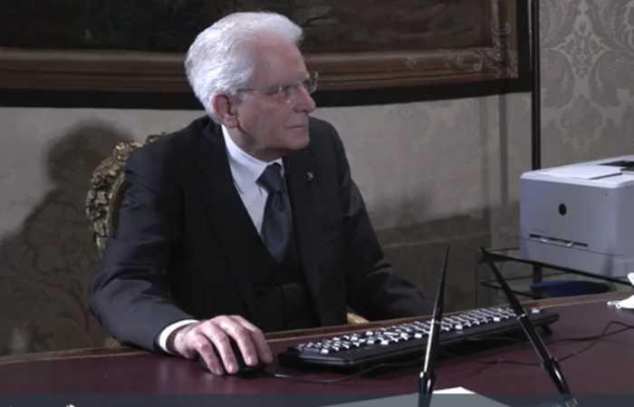 Anagrafe online da lunedì. Mattarella scarica il primo certificato digitale