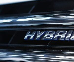 Come guidare un’auto ibrida e risparmiare davvero
