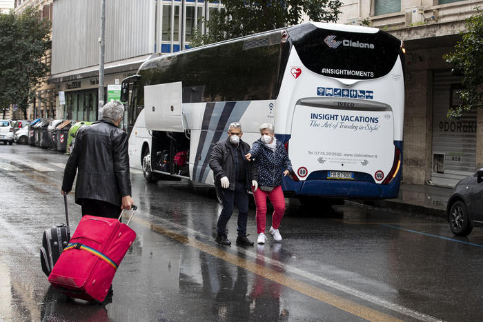 Covid: bus con 23 greci positivi, erano diretti a Venezia