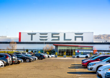 Dove comprare azioni Tesla (NASDAQ: TSLA) e approfittare del calo