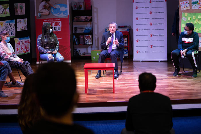 Draghi ai ragazzi: ‘Tutti cerchiamo la strada, anche io la sto cercando’