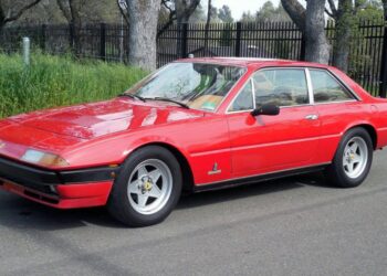 Ferrari, così una 400i diventa una Limousine