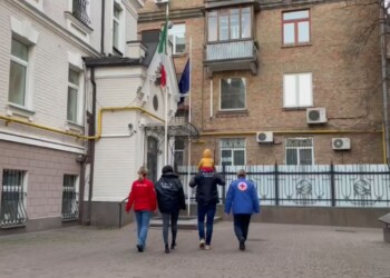 MINORI: POLIZIA DI STATO E CROCE ROSSA RIPORTANO IN ITALIA BIMBA NATA CON TECNICHE DI MATERNITA’ SURROGATA E POI ABBANDONATA IN UCRAINA