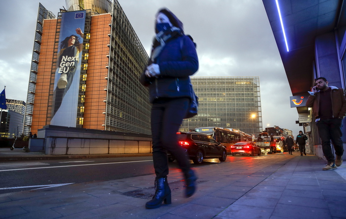 G7, Omicron altamente trasmissibile, serve azione urgente