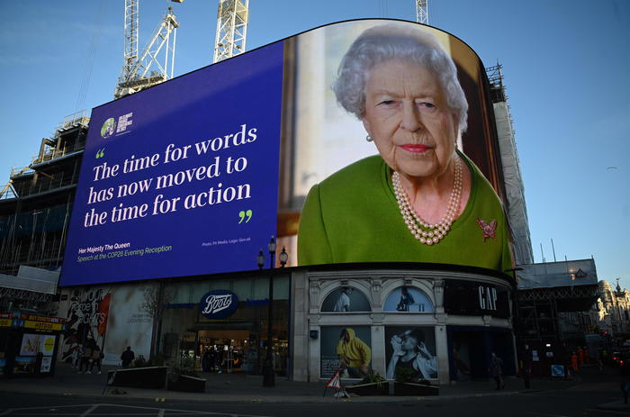 Gb: oggi la regina torna in pubblico per commemorare i caduti