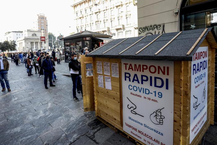 Green pass rafforzato, il pressing delle Regioni