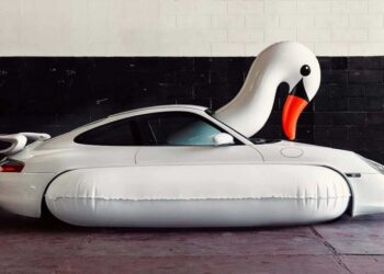 Il Cigno nella Porsche: festa per i 20 anni in Cina