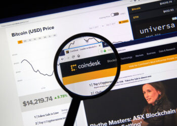 Il proprietario di CoinDesk vince SoftBank e Alphabet come investitori