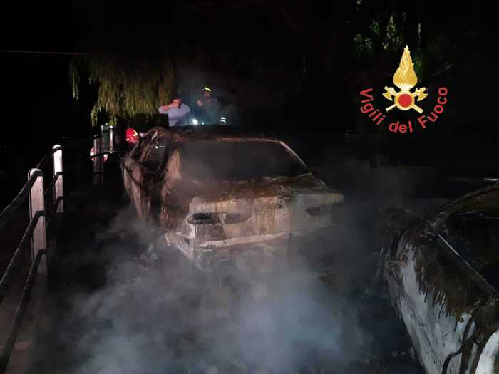 In fiamme tre auto in Calabria, ipotesi dolo