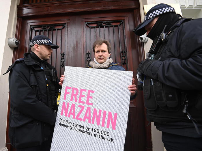 Iran: marito Zaghari-Ratcliffe sospende sciopero della fame