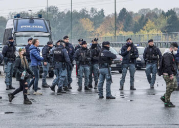 La norma anti-rave illegali interessa una fattispecie tassativa che riguarda la condotta di invasione arbitraria di gruppi numerosi