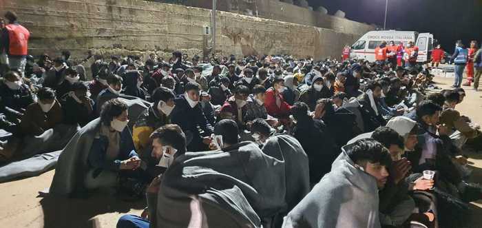 Migranti: in 220 su barcone a Leuca, in viaggio da 5 giorni
