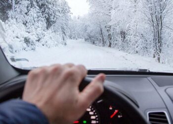 Natale e la neve, i 10 consigli per guidare sull’asfalto imbiancato