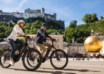 Oltre due milioni di bici e boom di e-bike: ecco come si spostano gli italiani