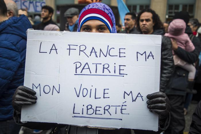 Protesta della Francia, stop a campagna europea anti-islamofobia