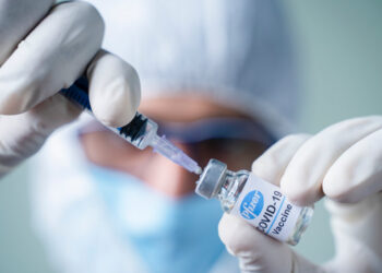 Serve davvero un richiamo per il vaccino COVID-19? Ne parla la dottoressa Kavita Patel