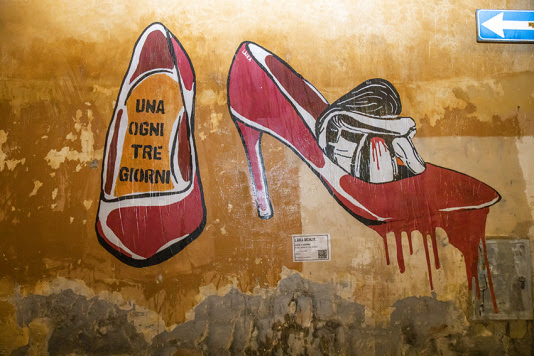 Street Art: “Ogni tre giorni”, Laika denuncia la violenza sulle donne