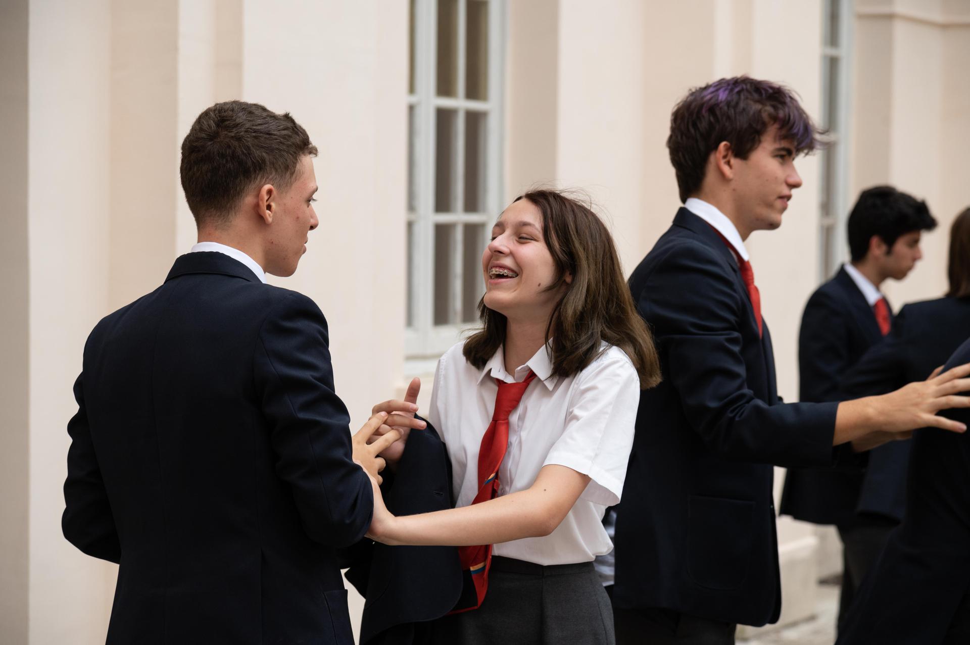 Rai2, ‘Il Collegio 6’: i genitori degli alunni tra i banchi di scuola