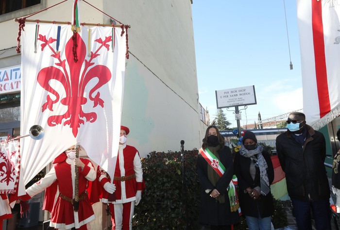 Agguato Firenze: 10 anni senegalesi uccisi, ‘No al razzismo’