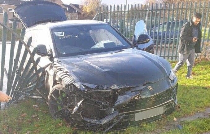 Aston Villa, Hause finisce dentro una scuola con la sua Lamborghini