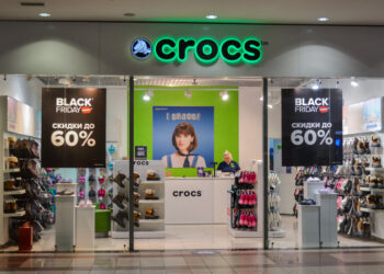 Azioni Crocs: calo dopo l’annuncio dell’acquisizione da $2,5 miliardi