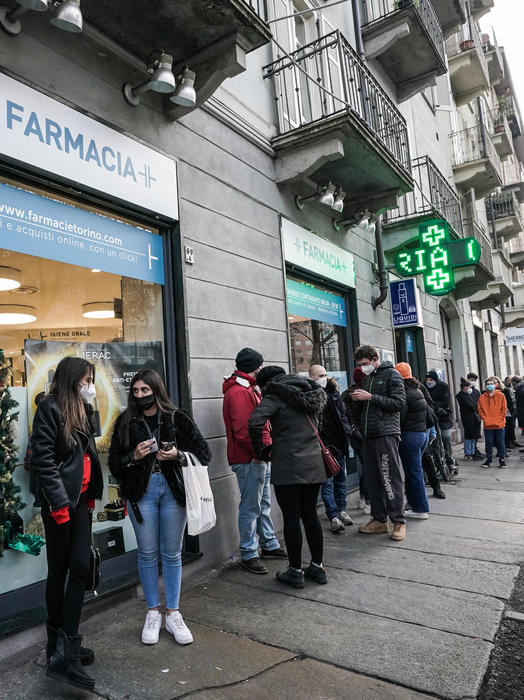 Covid: record positivi, sono quasi 127 mila in 24 ore