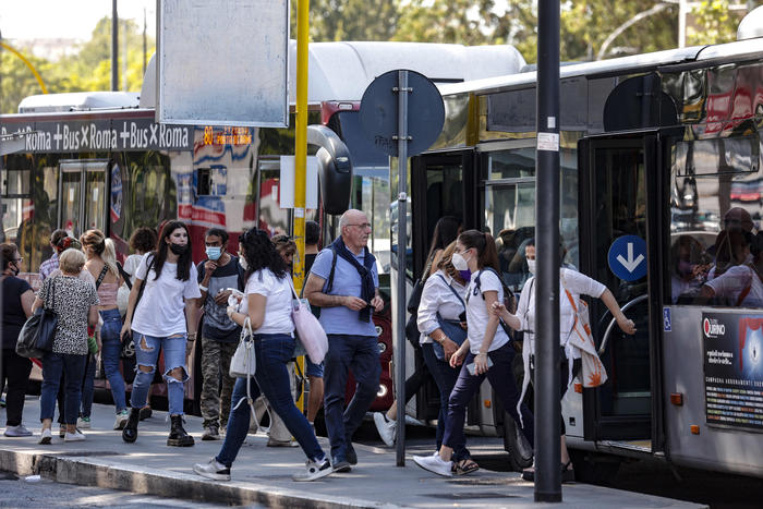 Green pass, ristoranti e bus. Come saranno i controlli