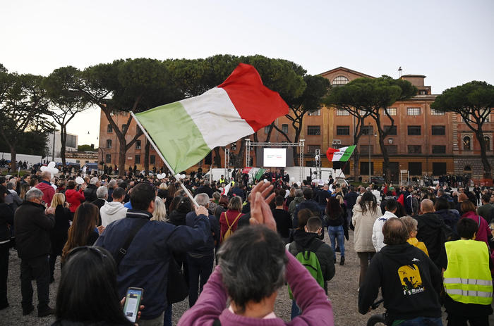 Green pass: sit-in al Circo Massimo, niente mascherine
