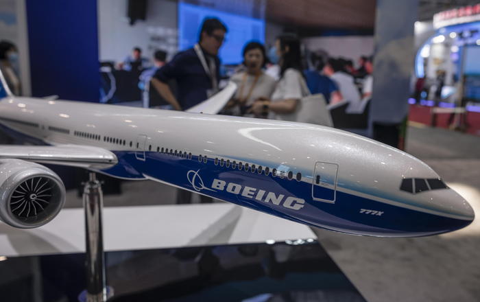 Leonardo: metalli difformi per fusoliere Boeing 787, sequestri