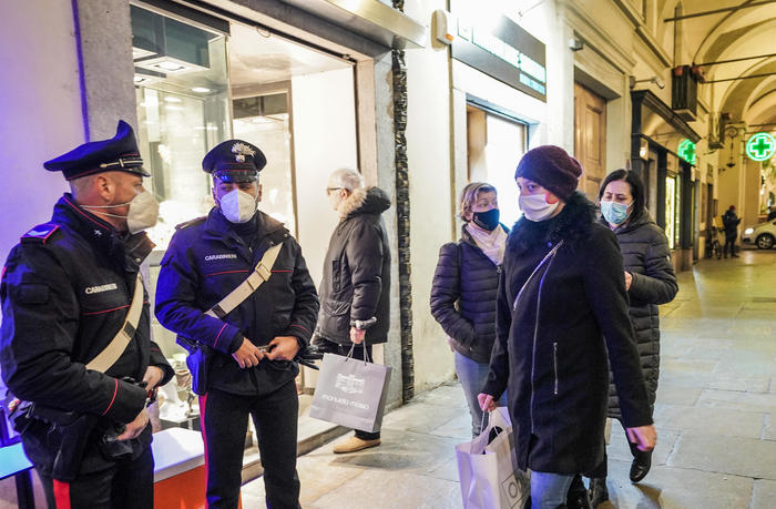 Occhiuto: ‘Da lunedì obbligo di mascherina in Calabria’