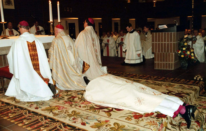 Papa: risponde ai dubbi confermando stretta per Messa latino